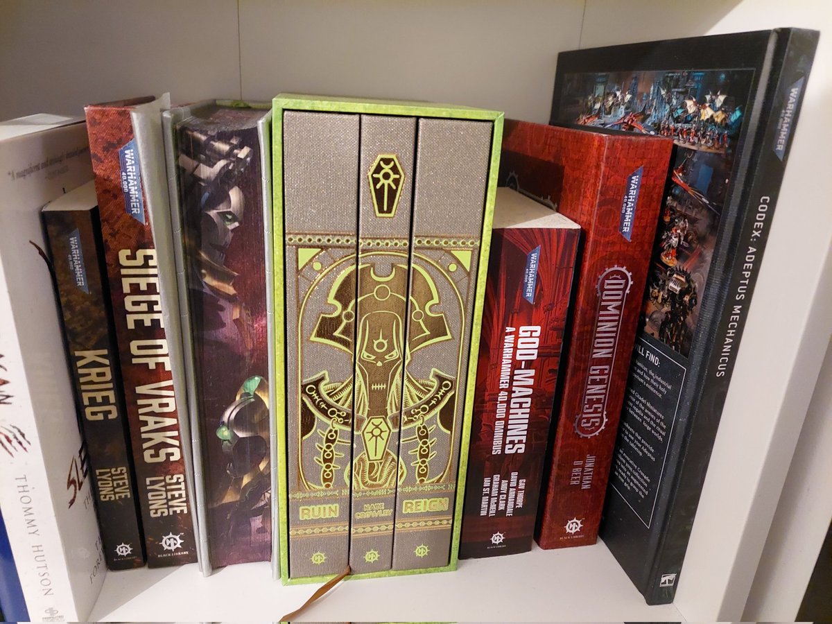 My little sparkly corner. 📚 ✨️