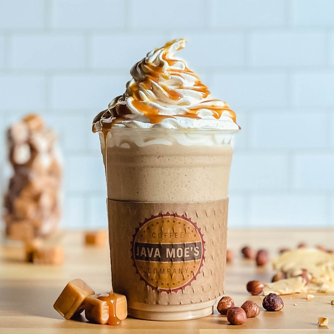 JavaMoes's tweet image. Drink of the Week: 𝐇𝐀𝐙𝐄𝐋𝐍𝐔𝐓 𝐏𝐑𝐀𝐋𝐈𝐍𝐄 𝐋𝐀𝐓𝐓𝐄
Who could resist hazelnut and caramel swirled into a Java Moe's latte?
𝐓𝐫𝐲 𝐢𝐭 𝐡𝐨𝐭, 𝐢𝐜𝐞𝐝, 𝐨𝐫 𝐟𝐫𝐨𝐳𝐞𝐧 𝐟𝐨𝐫 $𝟏 𝐨𝐟𝐟 𝐚𝐥𝐥 𝐰𝐞𝐞𝐤!

🍂 Available sugar-free