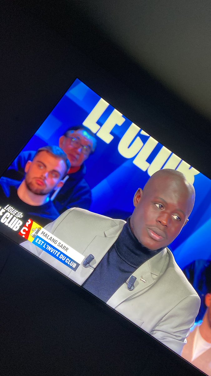 rebzza09's tweet image. T’es beau Malang ❤️💛 #rclens