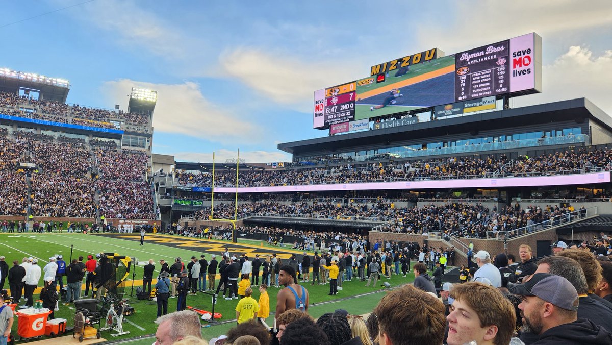 BryceVigness's tweet image. Had an amazing game day experience yesterday @MizzouFootball ! Thank you @CoachJonesB for taking the time to meet with me before the game!! #MIZ 
@CoachDrinkwitz @CoachErikLink @CoachCato1 @RyanTrichel @DanielPlatz_ @JAbercrombie51 

@PapioLavistaFB @YoteQB16 @DanMcLa58054605…