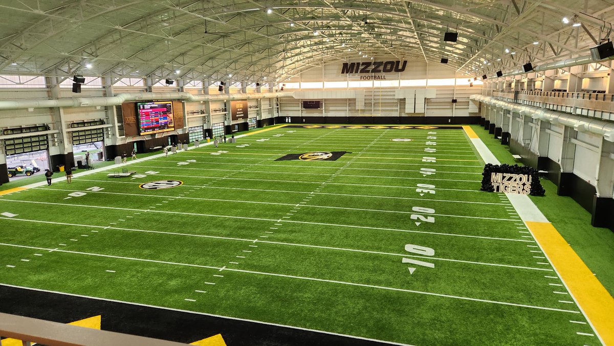 BryceVigness's tweet image. Had an amazing game day experience yesterday @MizzouFootball ! Thank you @CoachJonesB for taking the time to meet with me before the game!! #MIZ 
@CoachDrinkwitz @CoachErikLink @CoachCato1 @RyanTrichel @DanielPlatz_ @JAbercrombie51 

@PapioLavistaFB @YoteQB16 @DanMcLa58054605…