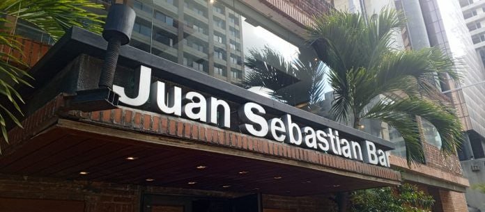 contrapuntovzla's tweet photo. Juan Sebastian Bar: El viejo amigo jazzista de las noches caraqueñas https://t.co/WChYFtZRIZ https://t.co/yTemdePhhp