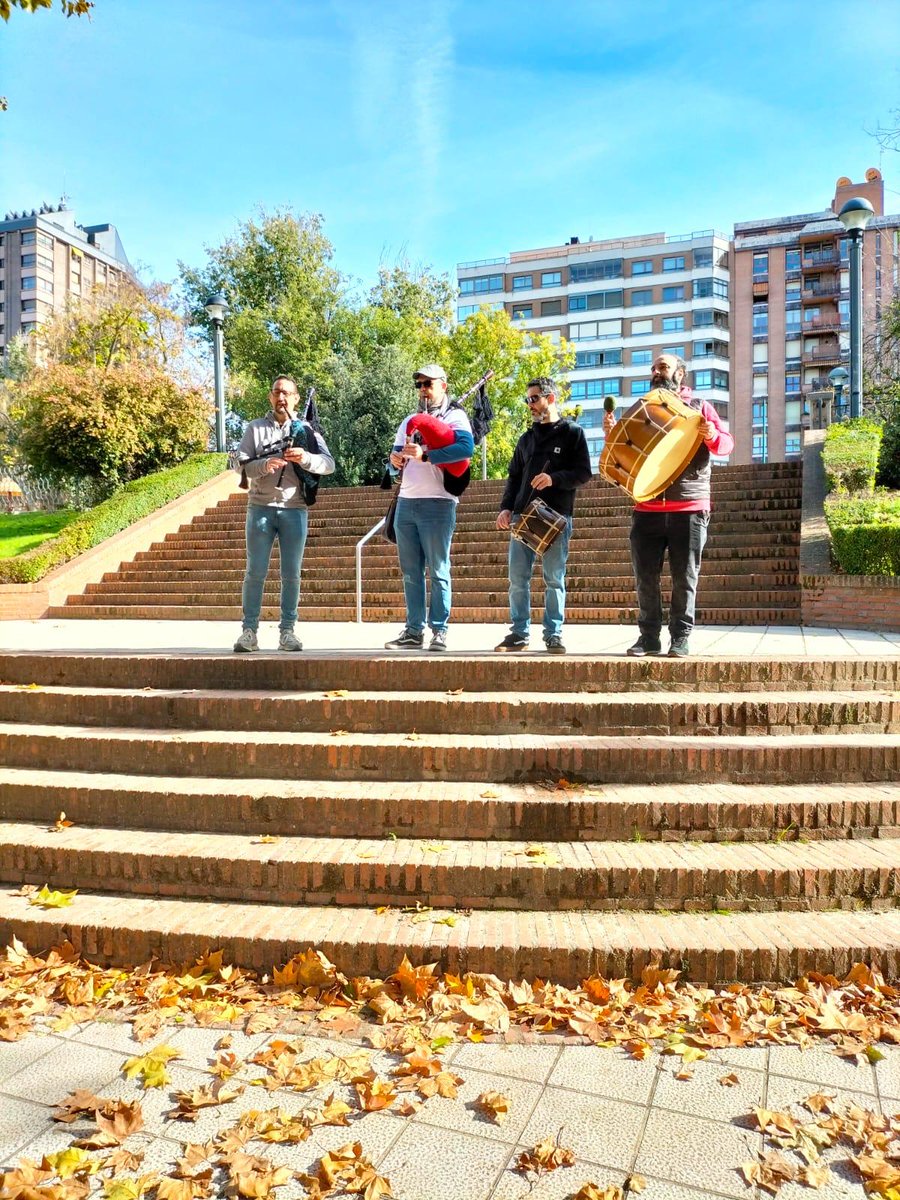 IesPinarOficial's tweet photo. Gran jornada Río Running: Agradecemos la participación de toda la comunidad educativa y la colaboración del AMPA del IES Pinar de la Rubia. El objetivo: convivir con otros institutos, con las familias, alumnos y cómo  no, fomentar la salud desde el deporte. https://t.co/G0ulasfwAa
