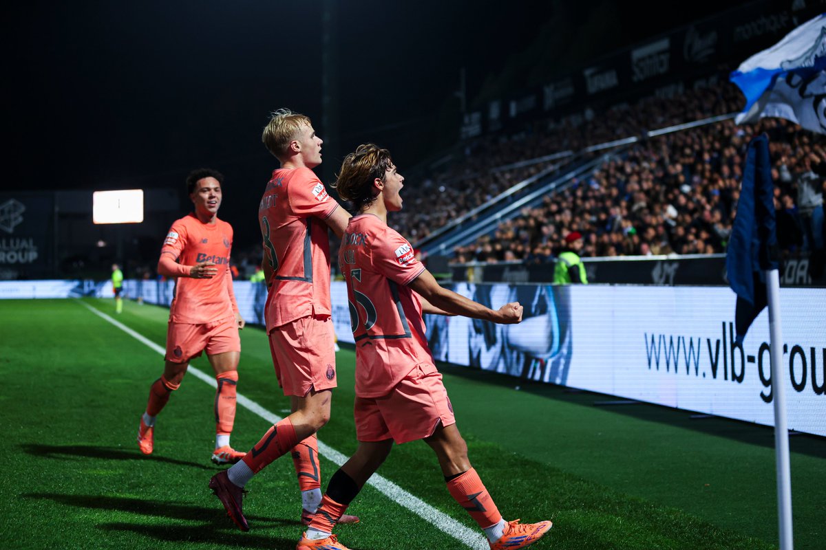 É isso, 𝐅𝐂 𝐏𝐨𝐫𝐭𝐨 💙

𝐅𝐫𝐨𝐡𝐨𝐥𝐝𝐭 marcou o primeiro em Famalicão 🙌

#FCFFCP #SeguimosJuntos