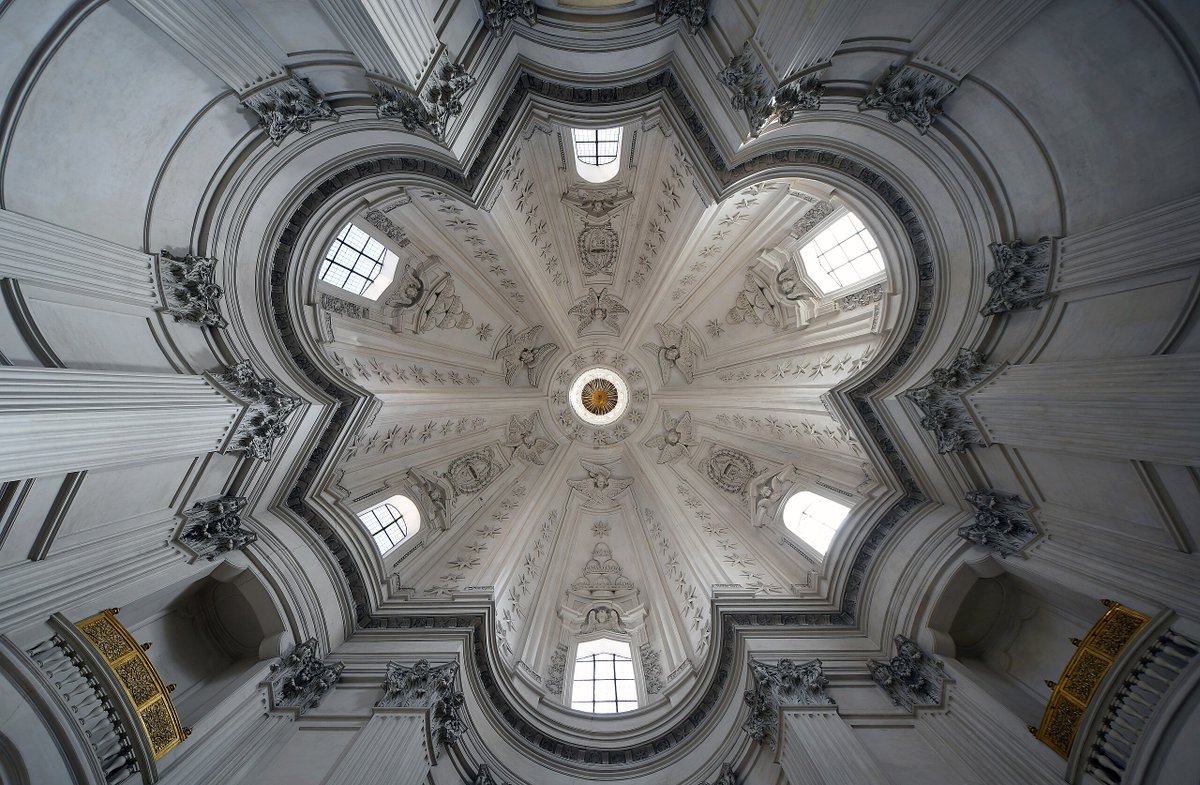 Mimarltoplulugu's tweet photo. Sant’Ivo alla Sapienza (1642–1660)
Francesco Borromini, yıldız planlı kubbeyle mekâna hareket kazandırdı.
Barok mimaride geometri ilk kez duyguyla birleşti.
#Mimarlık #Barok #Architecture (9)