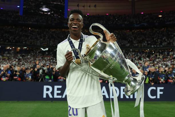 Fanrmfc's tweet photo. @CafecomLFC O Xabi mandou todo mundo ficar estático contra o Liverpool respeitando esquema, hoje o bagre do Bradley novo Cafu foi exposto com Doku melhor em campo!!!!!!! Se quer saber se o Vini é bom, assista a Champions League 21/22 e 23/24, boa tarde!!! https://t.co/OFgoMf1lMp