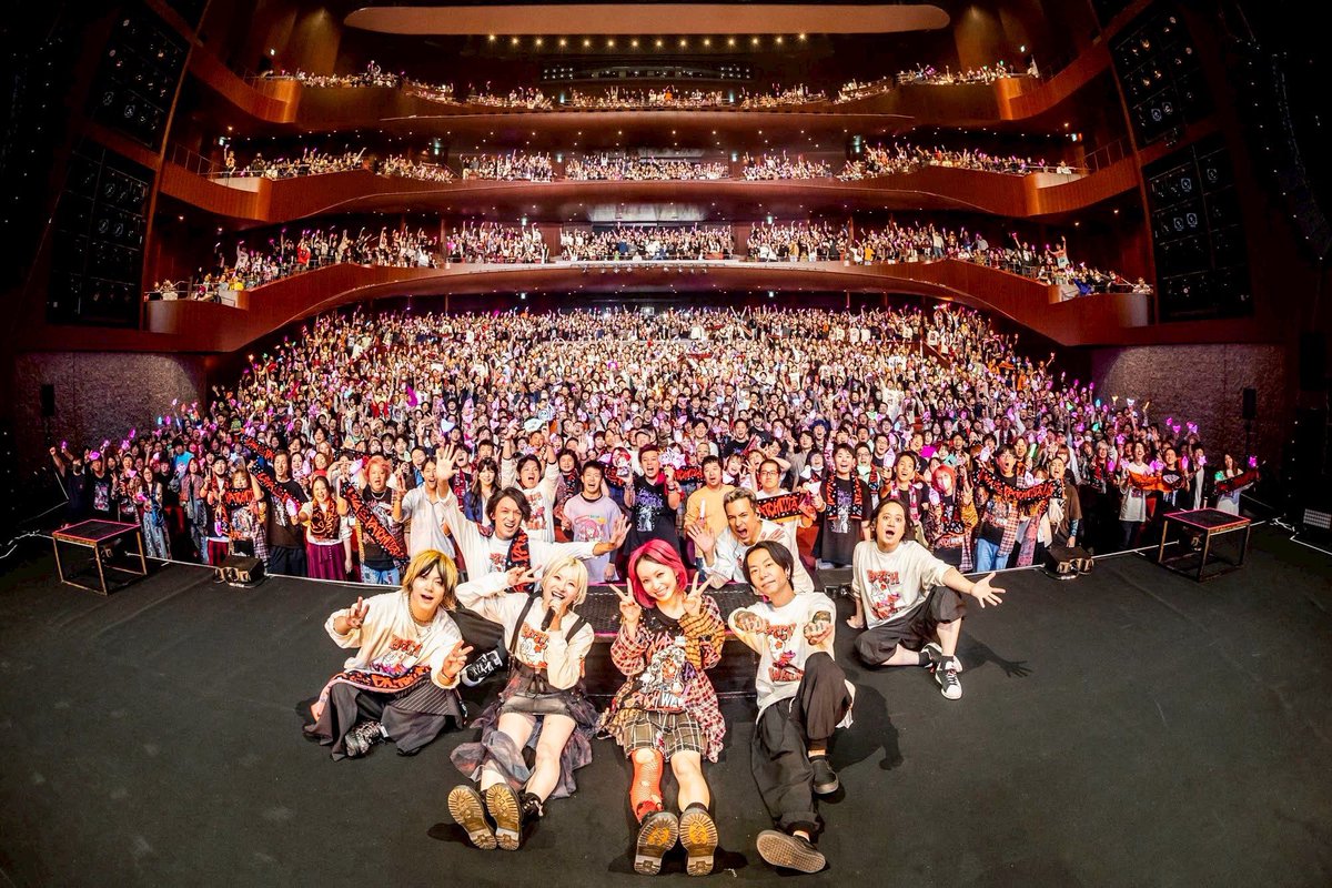 LiSA50406475's tweet photo. 最近更新できてなかったけど、素晴らしいライブに沢山行ってきました。
#LiSA
#Reol
年明けにはtuki.（16）も控えてて新開拓が多い年になっててもう感動が止まらない😭
もっともっと色んな人のライブに行ぎだい https://t.co/RGshYSDRZ9