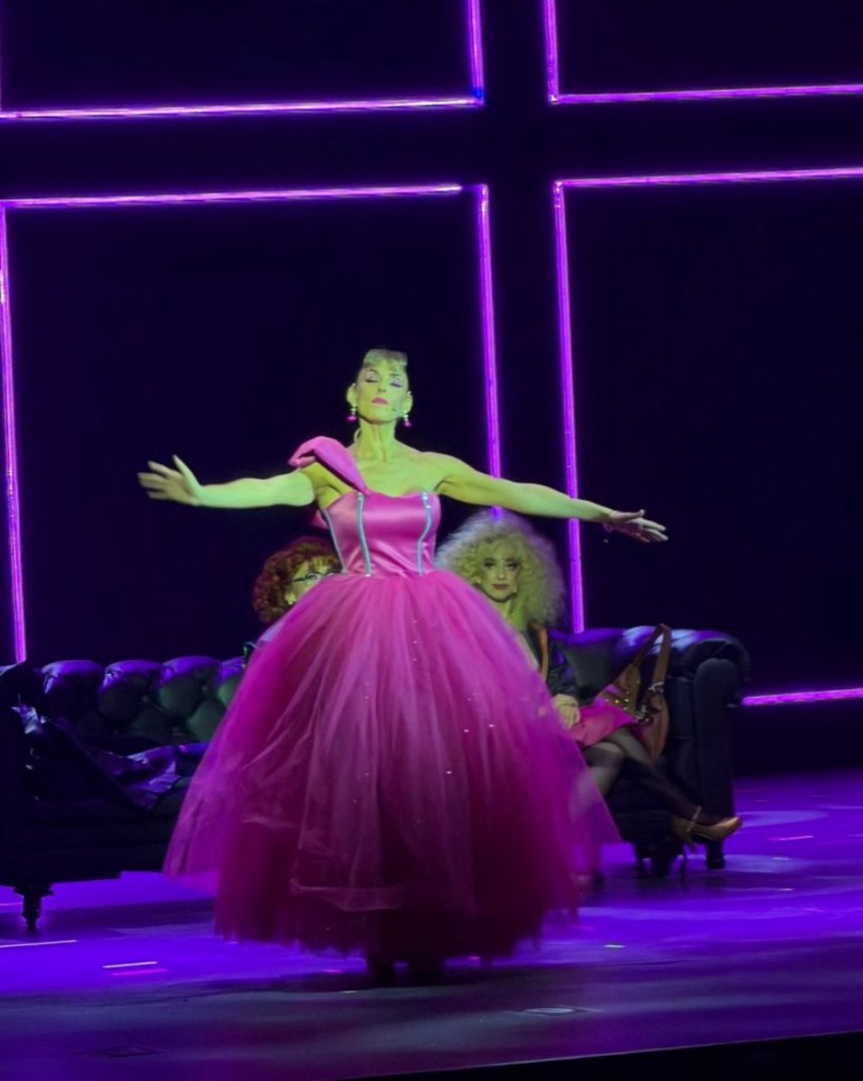 Male Brunetta (mar's version) tweet media