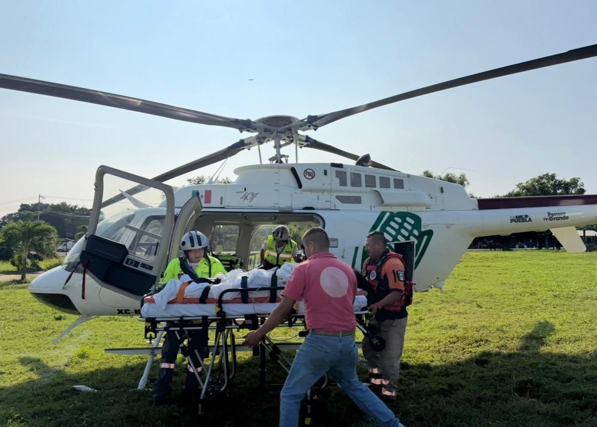 📢En ambulancia aérea trasladan a mujer embarazada al Hospital de la Mujer

En cumplimiento al compromiso del gobierno de <a href="/armentapuebla_/">Alejandro Armenta</a> de garantizar atención médica oportuna y especializada a mujeres embarazadas, el Sistema de Urgencias Médicas Avanzadas (SUMA) de la