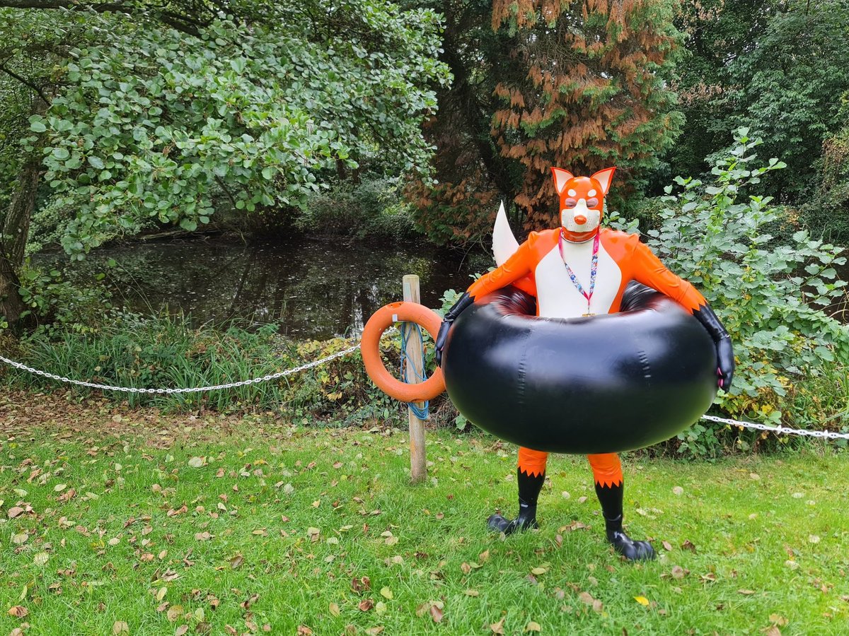 I'm ready for a dip in the water. I brought my own ring!
📷 <a href="/leinirtoo/">Leinir Turthra</a>