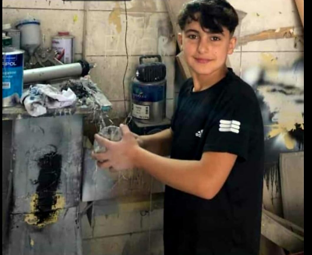 Neye üzülüyorum biliyor musunuz? Kaç kere daha şöyle yazı yazmak zorunda kalacağım?

Zafer ve Ömer'in hikâyesini unutmayın
Bazı şeyleri hiç yapamıyorum, küçükken de böyle miydim hatırlamıyorum. Bazı küçük anılarım var gerçi haksızlığı hissettiğimde kanımın kabardığı anların küçük