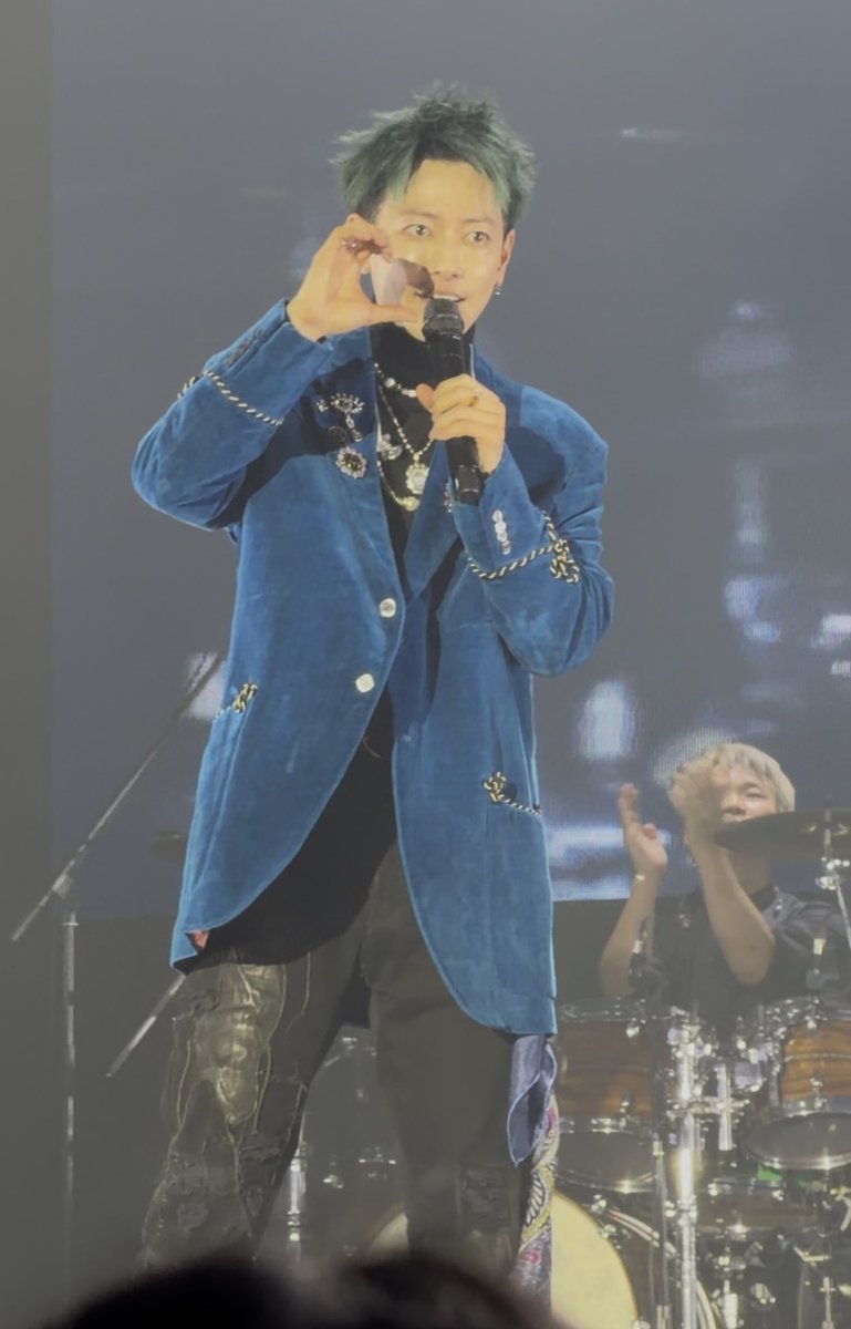 kei321Takeru's tweet image. コレは⬇️ 最後のアンコールで撮影OKしてくれた時の
奇跡の一枚 ハート作って💖
くれたよー🙏✨

 #佐藤健
 #佐藤健アジアツアーINソウル