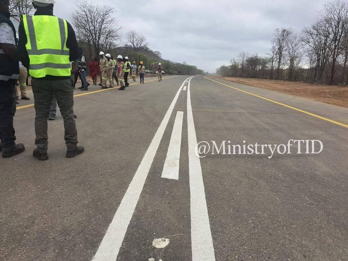 Harare Masvingo Beitbridge Road Rehabilitation &amp; Upgrading Project‼️

Progress as of 17 Oct 2025.

✅Bitumen World: 122km  
✅Fossil Contracting: 118km 
⁠✅Masimba Holdings: 98km 
✅Tensor Systems: 90km 
✅Exodus &amp; Company: 87.3km 
✅Trial: 7.2km  
Total 522.5km completed and