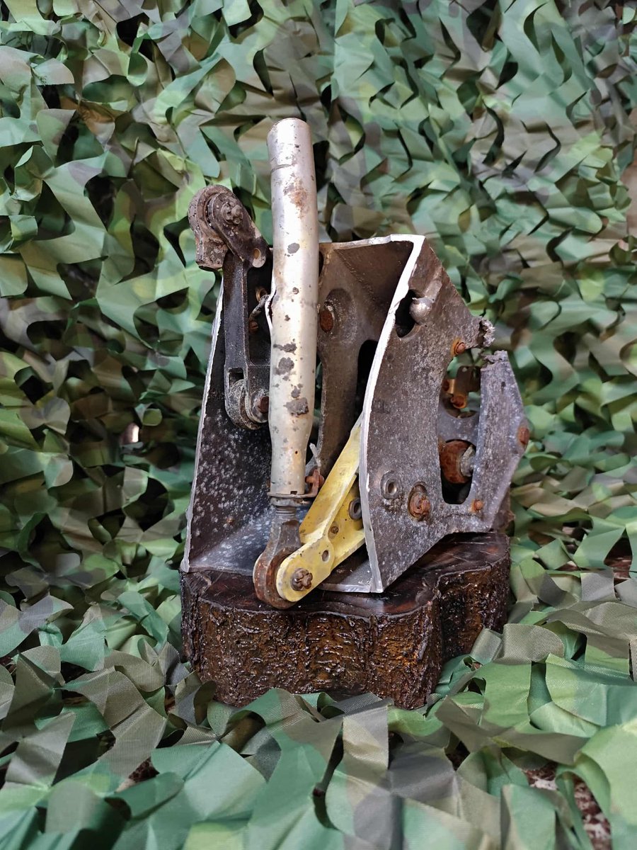 Sattuisiko sinua kiinnostamaan Ukrainassa alas ammutun KA-52 Alligatorin osasta tehty valaisin?

Linkki kyseistä kopteria koskevaan uutiseen kommenteissa.

Tarjoukset tähän tai DM!