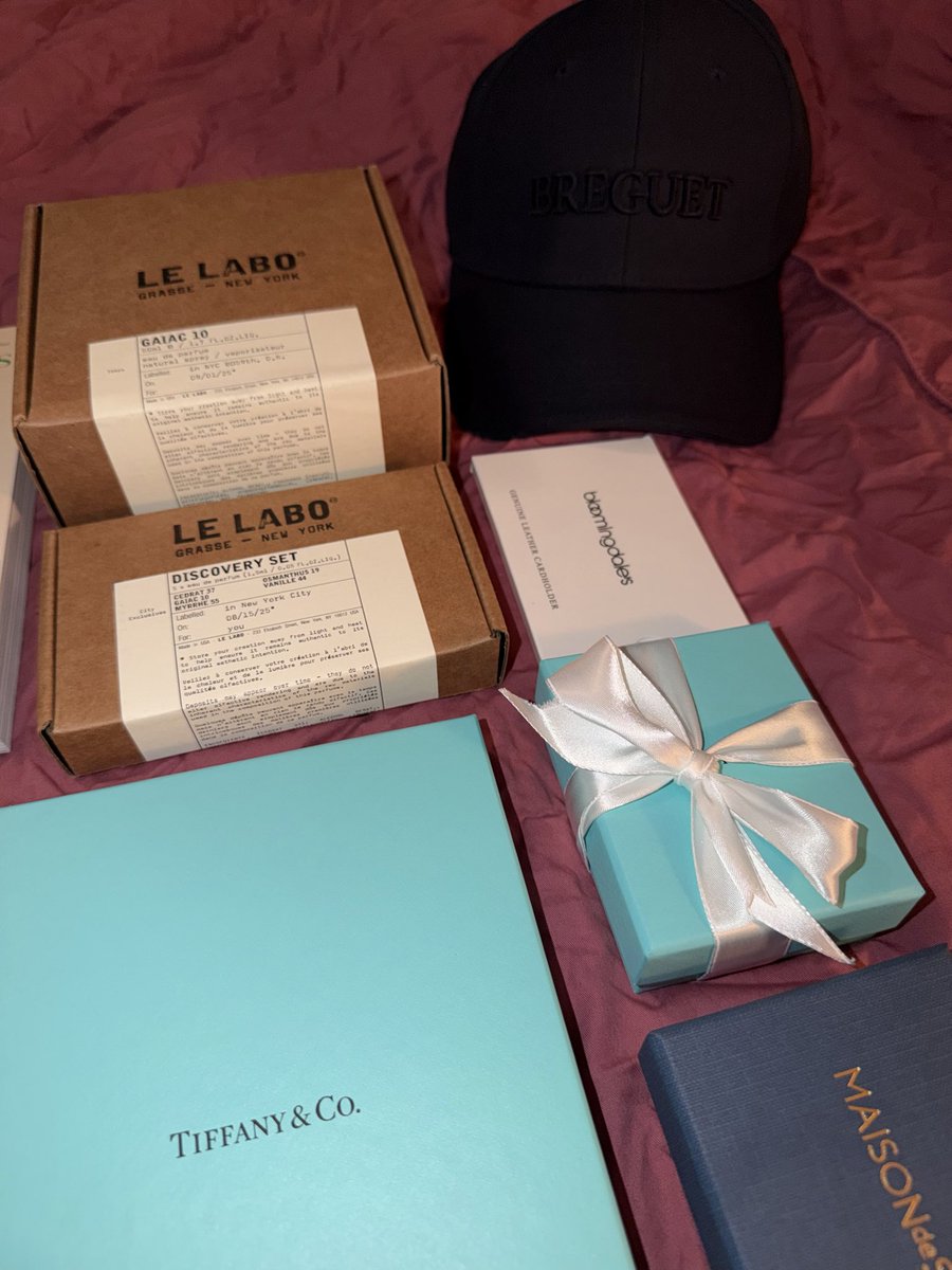 givenbyg0d's tweet image. Пока одни подписчики пишут на тебя доносы, другие дарят тебе Тиффани…

Сегодня New York State of mind 🩵