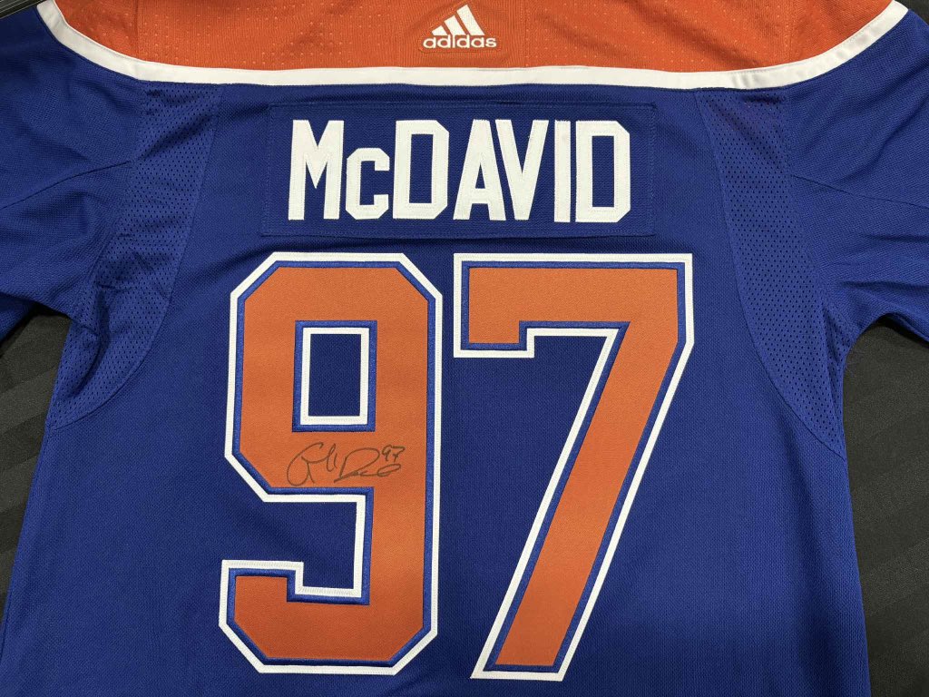 ksagrading's tweet image. Some grading and authentication favourites done at the @sportcardexpo ✨

#ksagrading #cardgrading #sportscardgrading #onsitegrading #gradedcards #canadiangrading #sportcardexpo #autographauthentication #sportsmemorabilia #thehobby #whodoyoucollect🔥