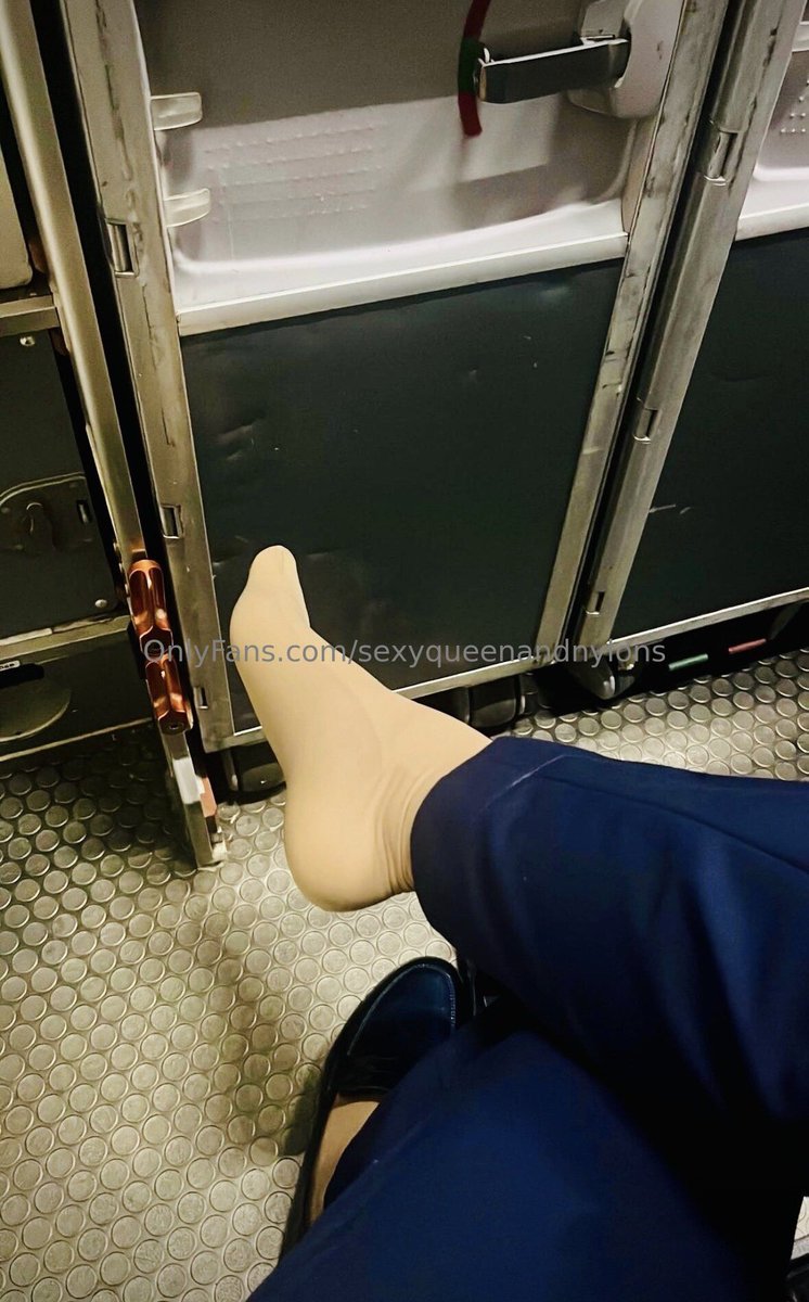 💎Zafi 🛩️Sexy Azafata en nylons tweet media