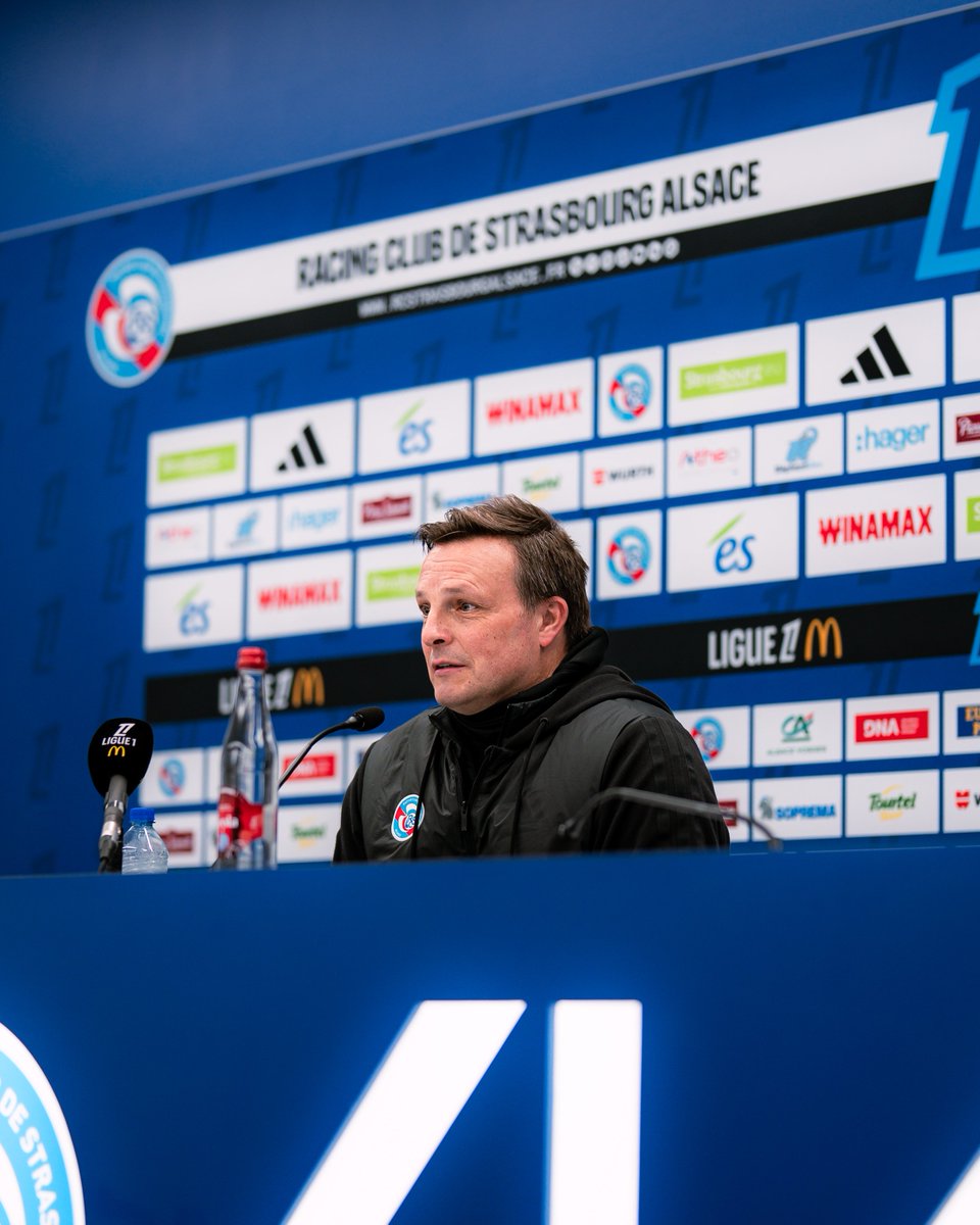 RCSA's tweet photo. 🎙️Justin Walker : "C’est une fin de semaine positive. On a fini de la plus belle des manières. On a joué contre une belle équipe. Le caractère affiché par les joueurs est tout à leur honneur.

C’est une soirée historique, car c’est la première fois en 25 ans qu’il y avait plus de 30 000 personnes à la Meinau."

▸ #RCSALOSC