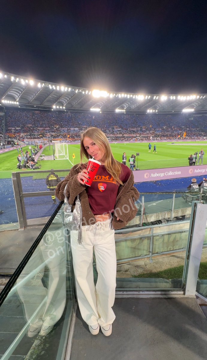 Goddessmolly__'s tweet image. Just a random day in Rome at a football game. Obviously funded + made €800 while watching the game. Why do you like to read this?