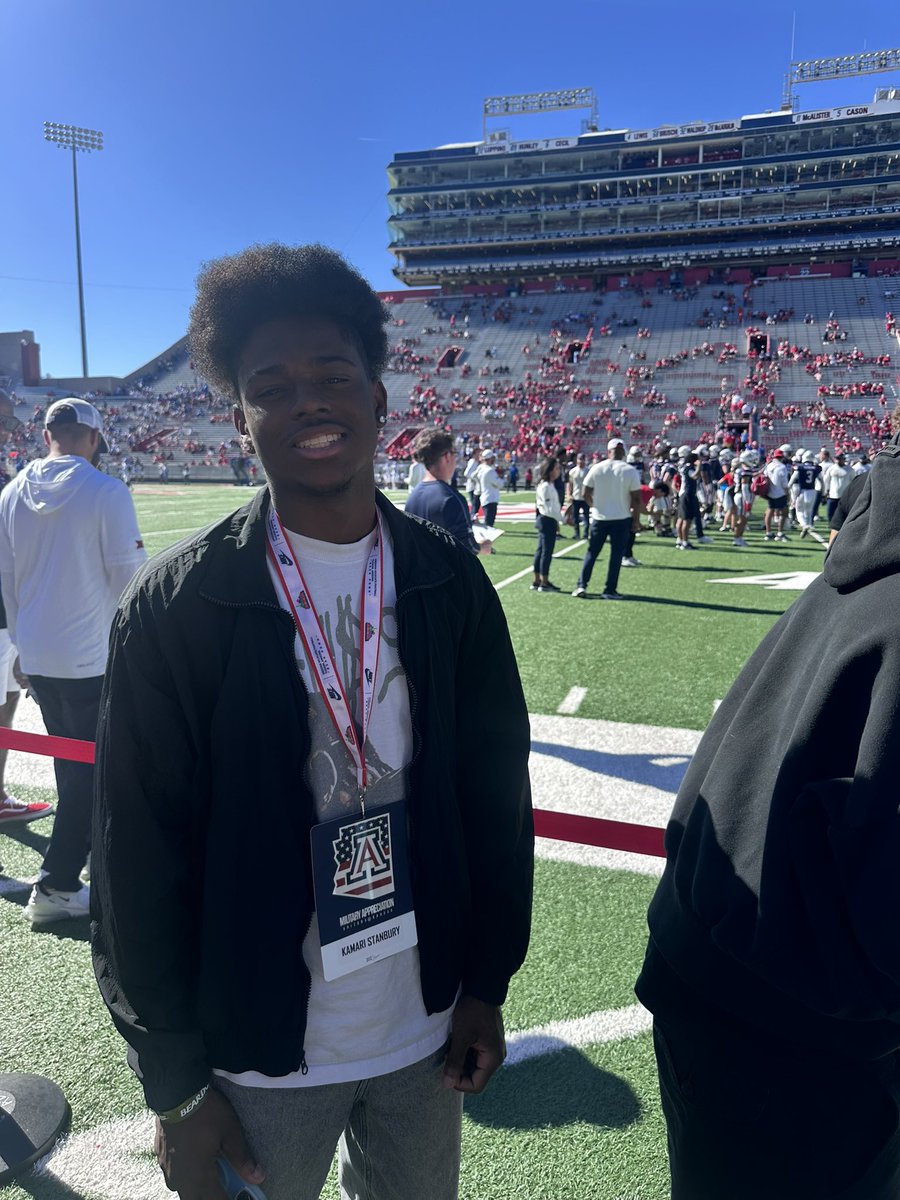 KamariStanbury's tweet photo. Thanks so much @Fletcher_UofA and @ArizonaFBall for the Game Day invite. Congrats on the W and bowl eligibility! 

@GCHS_KnightsFB @JUSTCHILLY @BJMedia1 @PrepRedzoneAZ @azc_obert @thehonestupdate @therealbeadle @gridironarizona @AZPrepVarsity @CoachChipViney https://t.co/GbBjXtAeWr