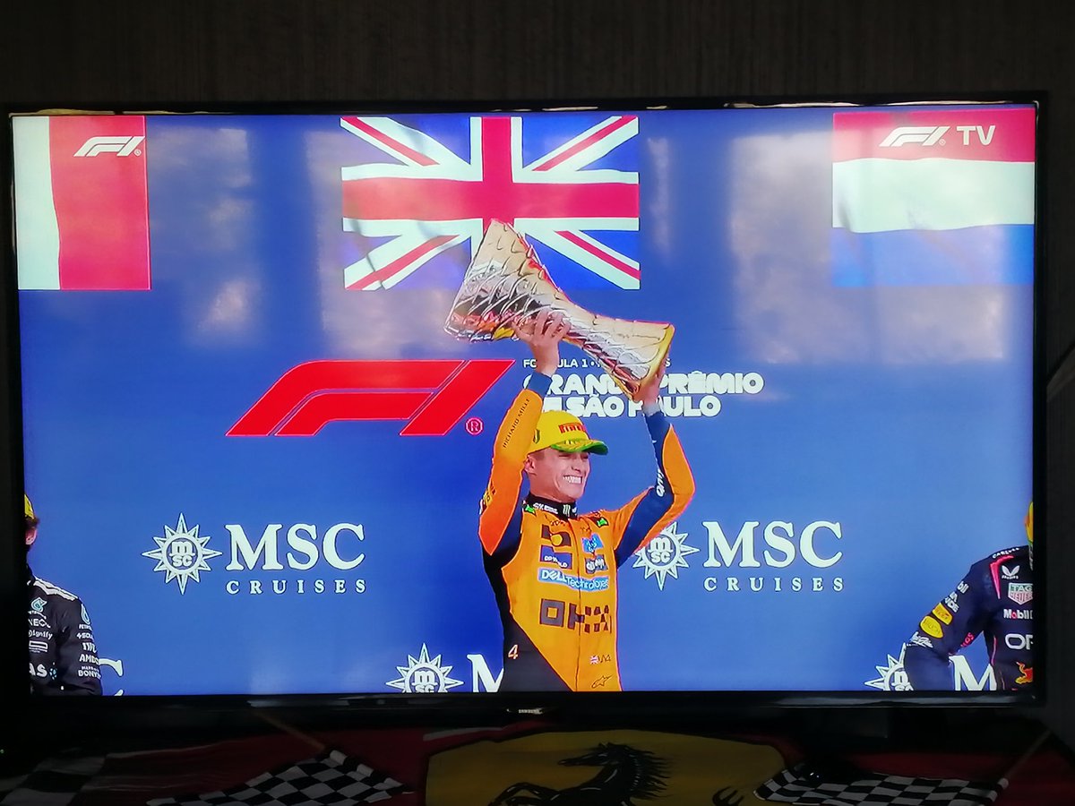 karlaceja21's tweet photo. Amo ver a @LandoNorris como Campeón 🏆
Gran Premio De Brasil 🇧🇷 
#GranPremioDeSaoPaulo
#GPBrazil #Formula1 #F1 @F1 #BrazilGP 
#LegalmenteBella @SpotlightLAT https://t.co/SprPsyJUqy