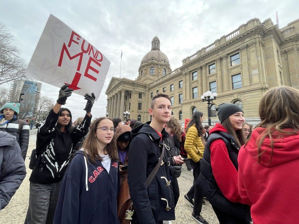 calgaryherald's tweet image. 'Less chaotic teaching environment': Premier Smith says classroom complexity help coming soon #abed #ableg #abpoli calgaryherald.com/news/local-new…