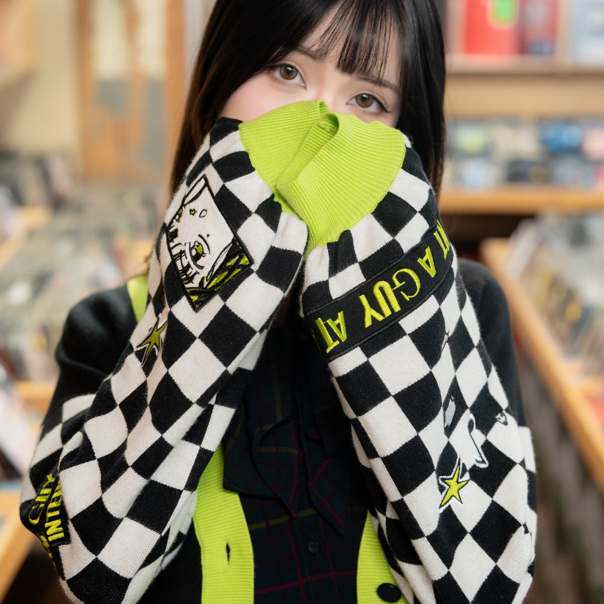 elemoli_'s tweet image. Green Yuri cardigans will be REAL 😭💚

19th November!!