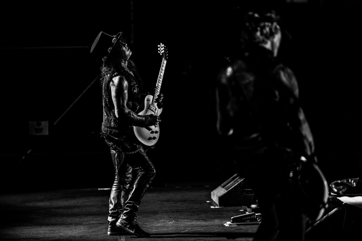 gunsnroses's tweet image. Medellín, you were marvelous. Thanks for sticking with us for 3 hours through the rain! Until next time.