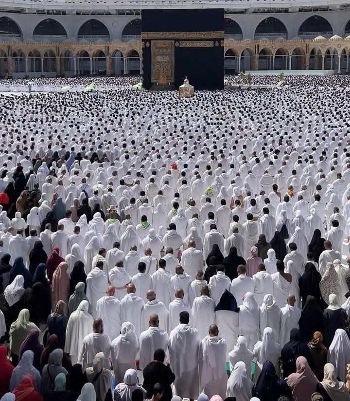 ﷽
السلام عليكم ورحمة الله وبركاته 
صباح الخیر زندگی ہو

#خاتم_النبیین_محمدﷺّ 
#درود_وسلام

اے اللہ! میری دینی حالت درست فرمادیجئے جس پر میری خیریت اور سلامتی کا دار ومدار ہے اور میری دنیا بھی درست فرمادیجئے جس میں مجھے یہ زندگی گزارنا ہے اور میری آخرت بھی درست فرمادیجئے