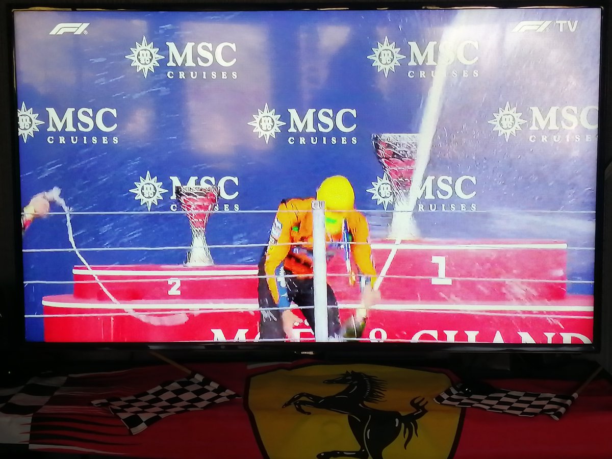 karlaceja21's tweet photo. Gran celebración para @LandoNorris @McLarenF1
Gran Premio De Brasil 🇧🇷 
#GranPremioDeSaoPaulo
#GPBrazil #Formula1 #F1 @F1 #BrazilGP 
#LegalmenteBella @SpotlightLAT https://t.co/lJqFpfMEhT