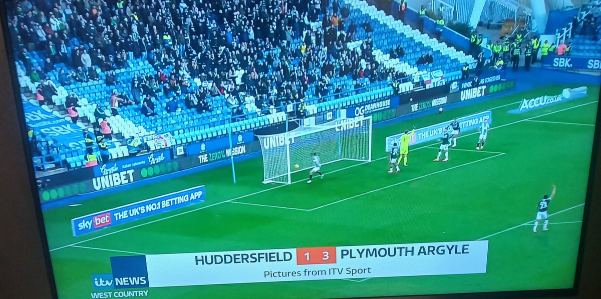 HammerG1966's tweet photo. @itvwestcountry Just watched the local news on ITV, sort your life's out.
#Embarrassment 
#CornwallOrDevonHaveToGuessTheForecast https://t.co/gWqxkuIatm