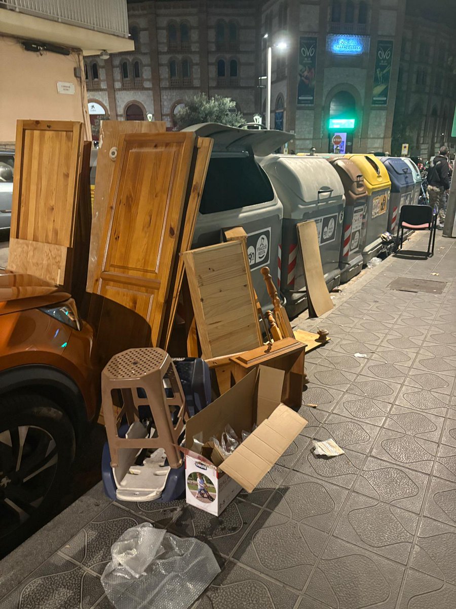 #tarragona #tarragonabruta
Es verdad 🤪, Tarragona ha vuelto a la "normalidad"
Ahora mismo, c/Jaume I 👇
<a href="/TGNAjuntament/">Ajuntament de Tarragona</a> 
<a href="/sindicdegreuges/">Síndic de Greuges de Catalunya</a>