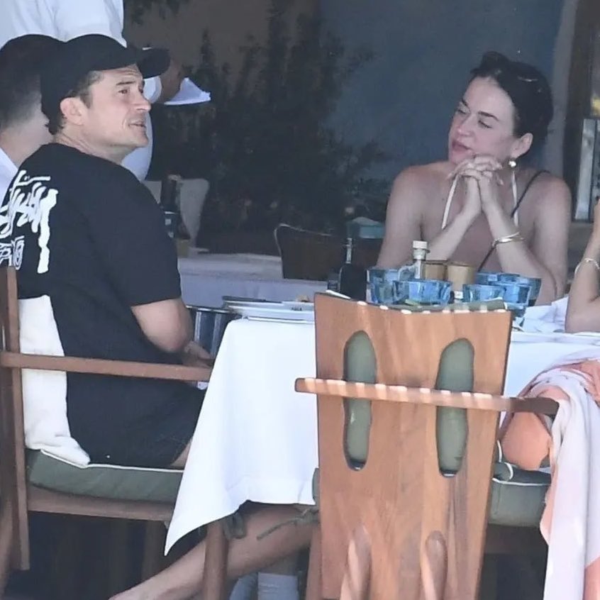 autumnasasadboy's tweet image. this is the moment she came up with the lyrics for bandaids im 100% sure