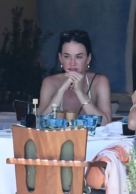 autumnasasadboy's tweet image. this is the moment she came up with the lyrics for bandaids im 100% sure