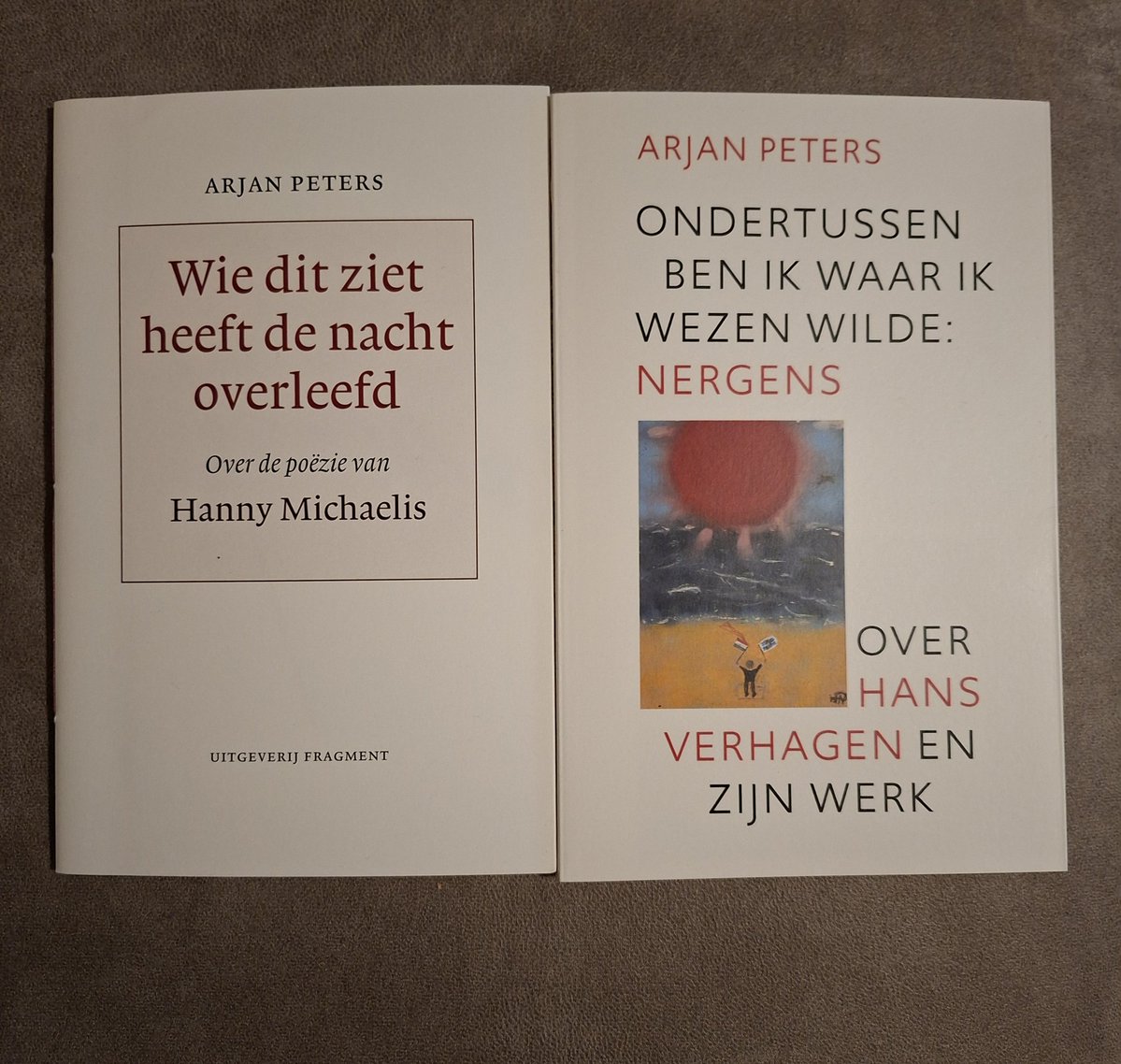 AdrianusPeters's tweet image. Links verscheen vorig jaar en is uitverkocht, rechts verscheen zojuist in een eenmalige oplage (125 exemplaren; € 19,50) en is nog leverbaar. Te bestellen via uitgeverijfragment@gmail.com.