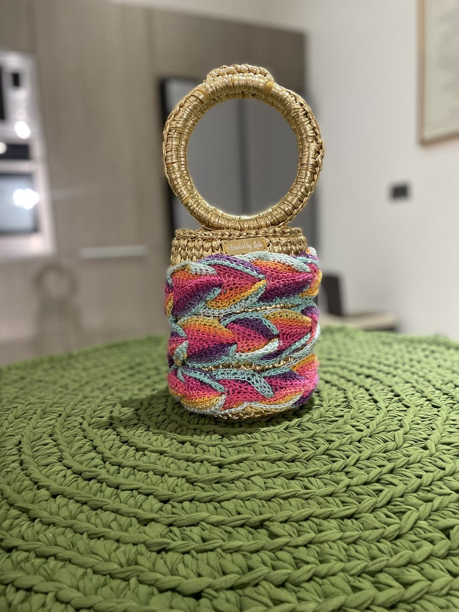 hookedbylade's tweet image. Rainbow on Gold. Yes.