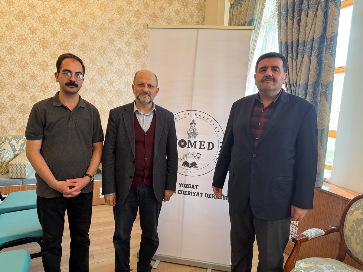 yomed66's tweet photo. Yozgat Bozok Üniversitesi Yozgat ve Yöresi Araştırmaları Merkezi himayesinde Yozgat Musiki ve Edebiyat Derneği (YOMED)’nin Türk Ocakları Yozgat Şubesi ile hazırladığı “Yozgat’ta Zaman: S. Burhanettin KAPUSUZOĞLU Söyleşi &amp; İmza” programından kareler. 

@SBKapusuzoglu https://t.co/GHgdSrjObg
