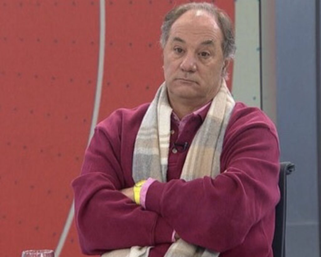Evelyn Matthei ha bajado tanto en las encuestas, que tiene a Juan Sutil haciendo cosplay de Pedro Engel: