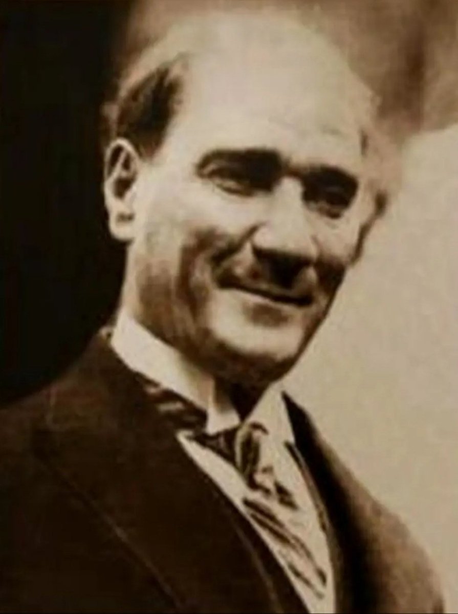AylaAta12's tweet photo. #10Kasım sabahı sadece bir anma değil, bir sözün tekrarıdır: “İzindeyiz.”       Mustafa Kemal Atatürk 'e sonsuz saygı, minnet ve özlemle... #10kasım1938 https://t.co/3ZGtVZ76OK