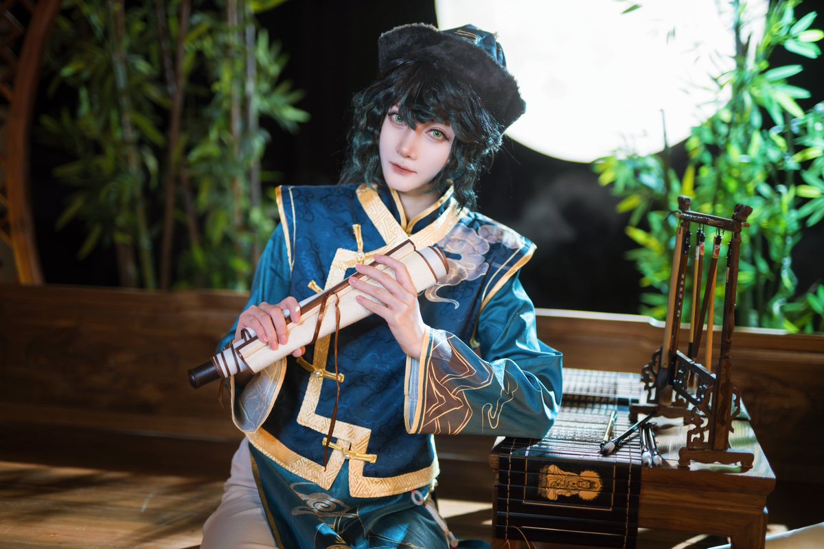 yuuriyou's tweet photo. 海上博山，鹤乘紫烟，问道长生。

第五人格ー画家コスプレ

#IdentityV 
#第五人格 
#コスプレ https://t.co/iwcPmAWuuh