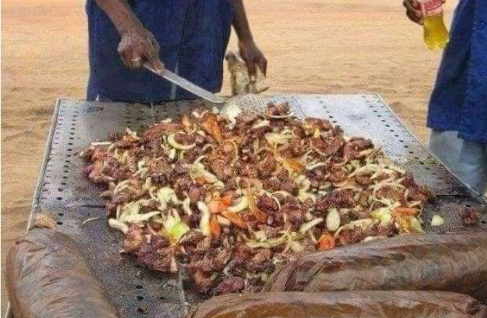RMbayabu's tweet photo. Idée business qui cartonne : Les grillades 🔥 poisson/viande/volaille... Un marché en or qui peut te rendre riche rapidement. Faible investissement, forte demande, profits maximaux. Qui ose se lancer ? #RDC #Business #Entrepreneur #Grillades https://t.co/HPGftoAhyT