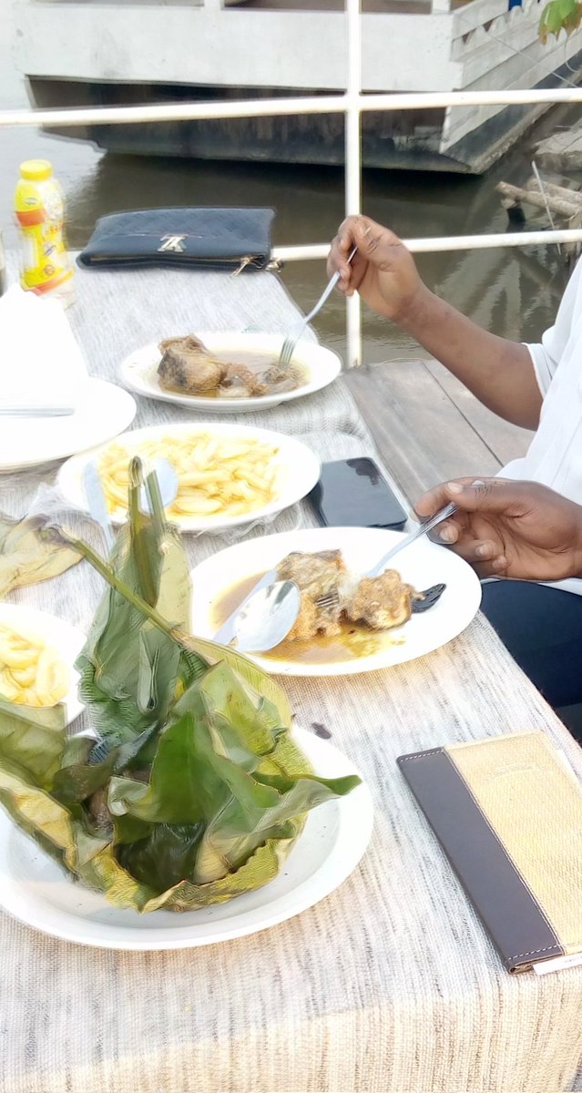RMbayabu's tweet photo. Idée business qui cartonne : Les grillades 🔥 poisson/viande/volaille... Un marché en or qui peut te rendre riche rapidement. Faible investissement, forte demande, profits maximaux. Qui ose se lancer ? #RDC #Business #Entrepreneur #Grillades https://t.co/HPGftoAhyT