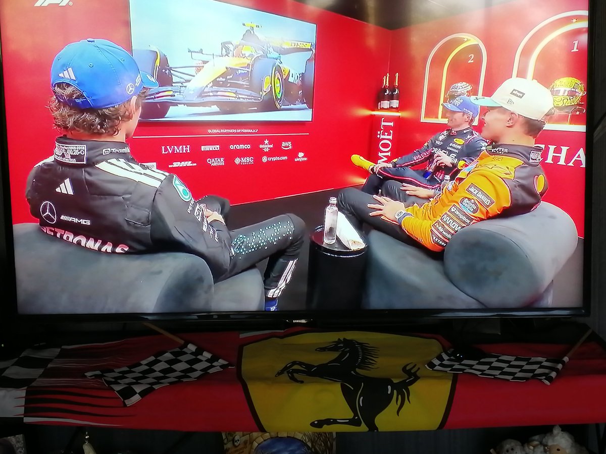 karlaceja21's tweet photo. Los mejos del Gran Premio De Brasil 🇧🇷 
#GranPremioDeSaoPaulo
#GPBrazil #Formula1 #F1 @F1 #BrazilGP 
#LegalmenteBella @SpotlightLAT https://t.co/nkWpVEkw9P