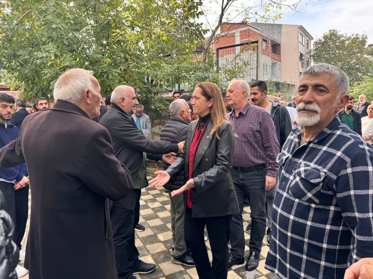 Acımız büyük! 
Kocaeli Dilovası’nda iş cinayetinde yitirdiğimiz işçiler bugün toprağa verildi.

Üç ayrı camideki cenaze törenlerine katıldık, 
Kaza Değil Cinayet!