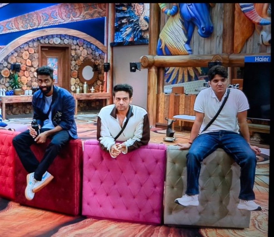 ABHISHEKBAJAJTM's tweet image. Backfootiya dokha baaz or Rotlu ek sath in one Frame 👏

SCRIPTED BB19 THUD PE
UNBEATABLE ABHISHEK BAJAJ