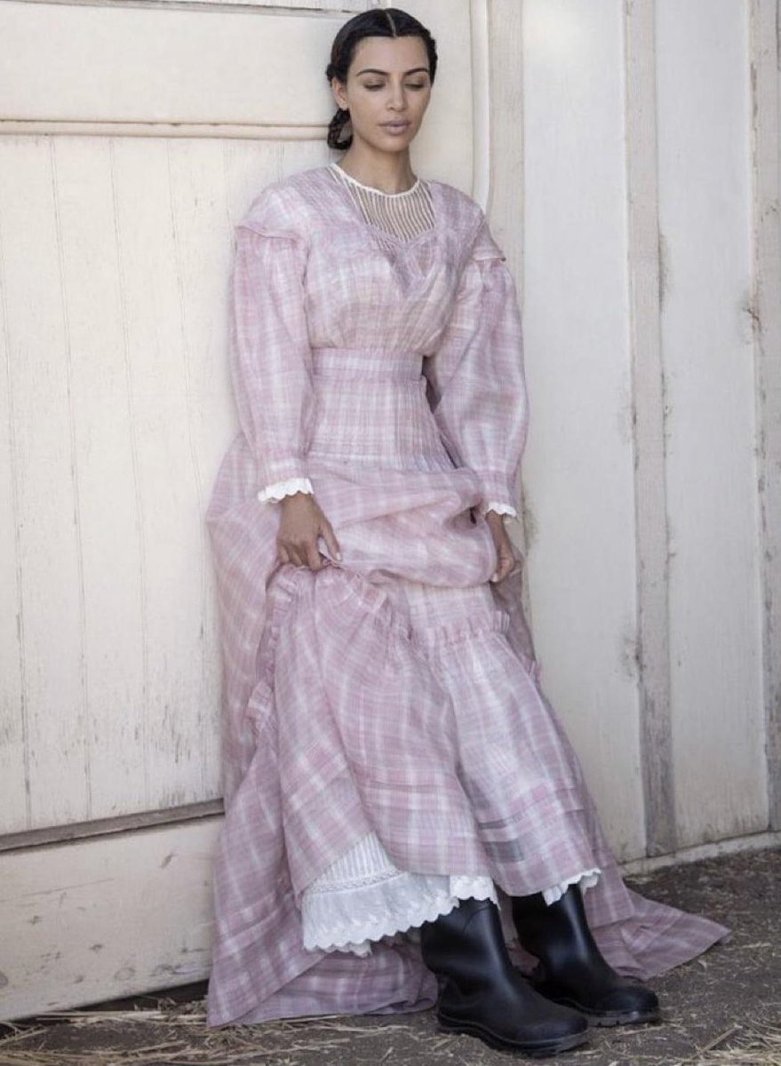 clapiclapiclapi's tweet image. fiquei 2 dias sem luz no sítio do pietro não sei mais conviver em sociedade