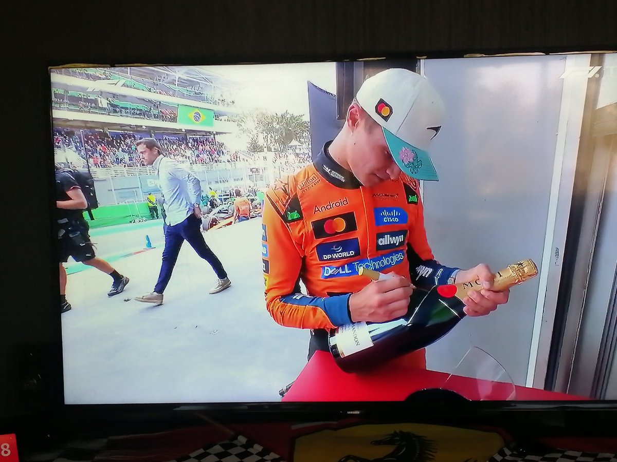karlaceja21's tweet photo. Felicidades @LandoNorris @McLarenF1
Gran Premio De Brasil 🇧🇷 
#GranPremioDeSaoPaulo
#GPBrazil #Formula1 #F1 @F1 #BrazilGP 
#LegalmenteBella @SpotlightLAT https://t.co/9e6R7B9tlD