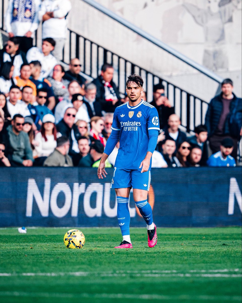 RaulAsencio_17's tweet image. Punto que nos sabe a poco en un campo exigente… Madridistas, hoy hace justo un año de mi debut, GRACIAS POR TODO! Con ganas de más! #HalaMadrid 🤍