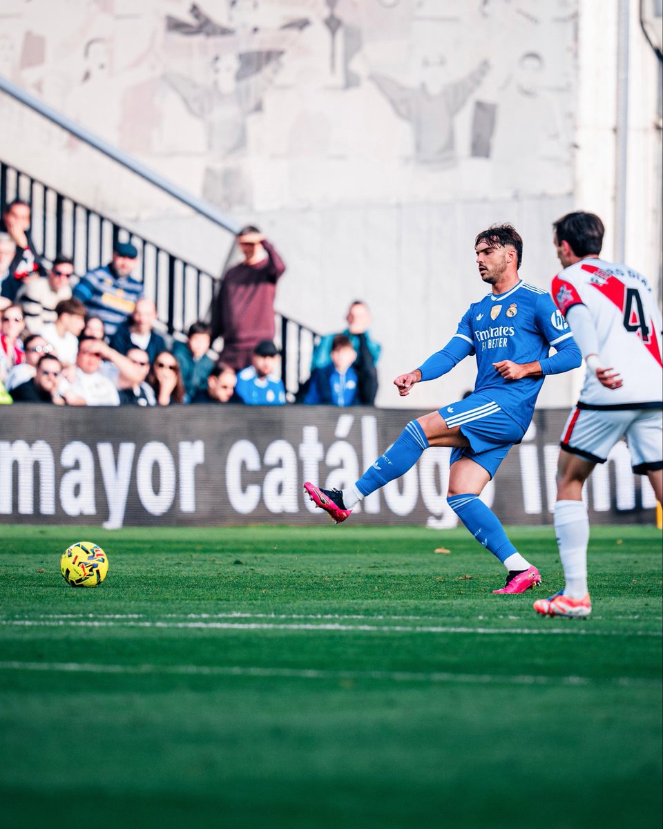 RaulAsencio_17's tweet image. Punto que nos sabe a poco en un campo exigente… Madridistas, hoy hace justo un año de mi debut, GRACIAS POR TODO! Con ganas de más! #HalaMadrid 🤍