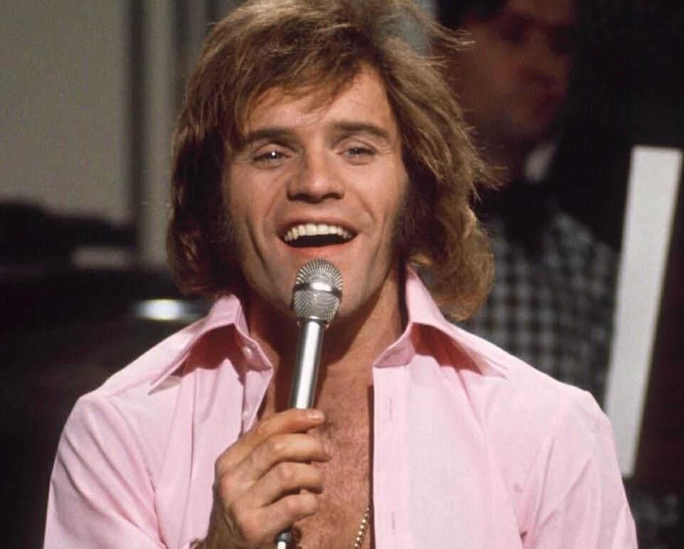 Sketches, songs and 70s memories in WHO DO YOU DO? (1972) 9:10pm featuring #FreddieStarr #PeterGoodwright #JoanTurner #PeterCavanagh #BarryCryer variety #TPTVsubtitles